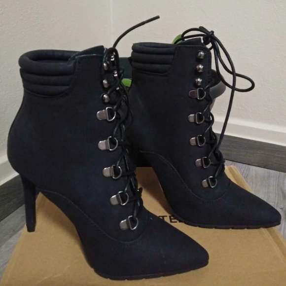 LE CHATEAU Black SUEDE BOOTS Heels Sz 6.5 - Picture 5 of 6